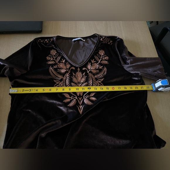 Misslook|Brown Velvet Tunic Top with Floral Embroidered Accent, Size 2x•••Boho - Picture 11 of 11